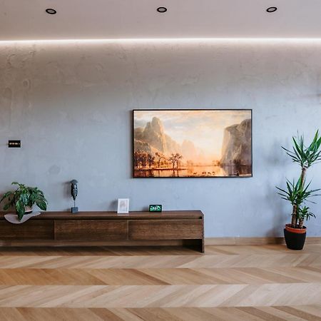 Minimalist Design Penthouse - Kosice Old Town Apartamento Exterior foto