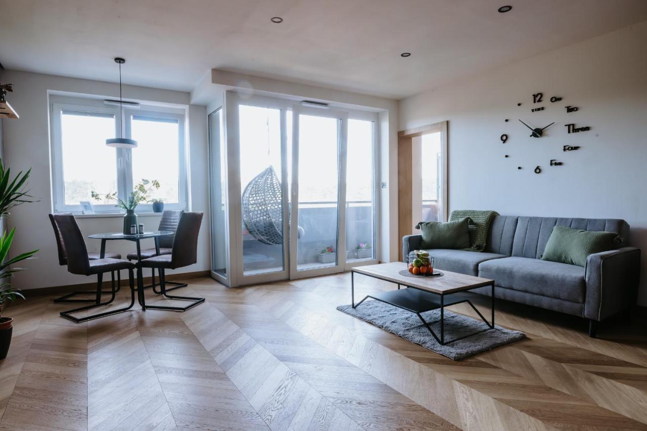 Minimalist Design Penthouse - Kosice Old Town Apartamento Exterior foto