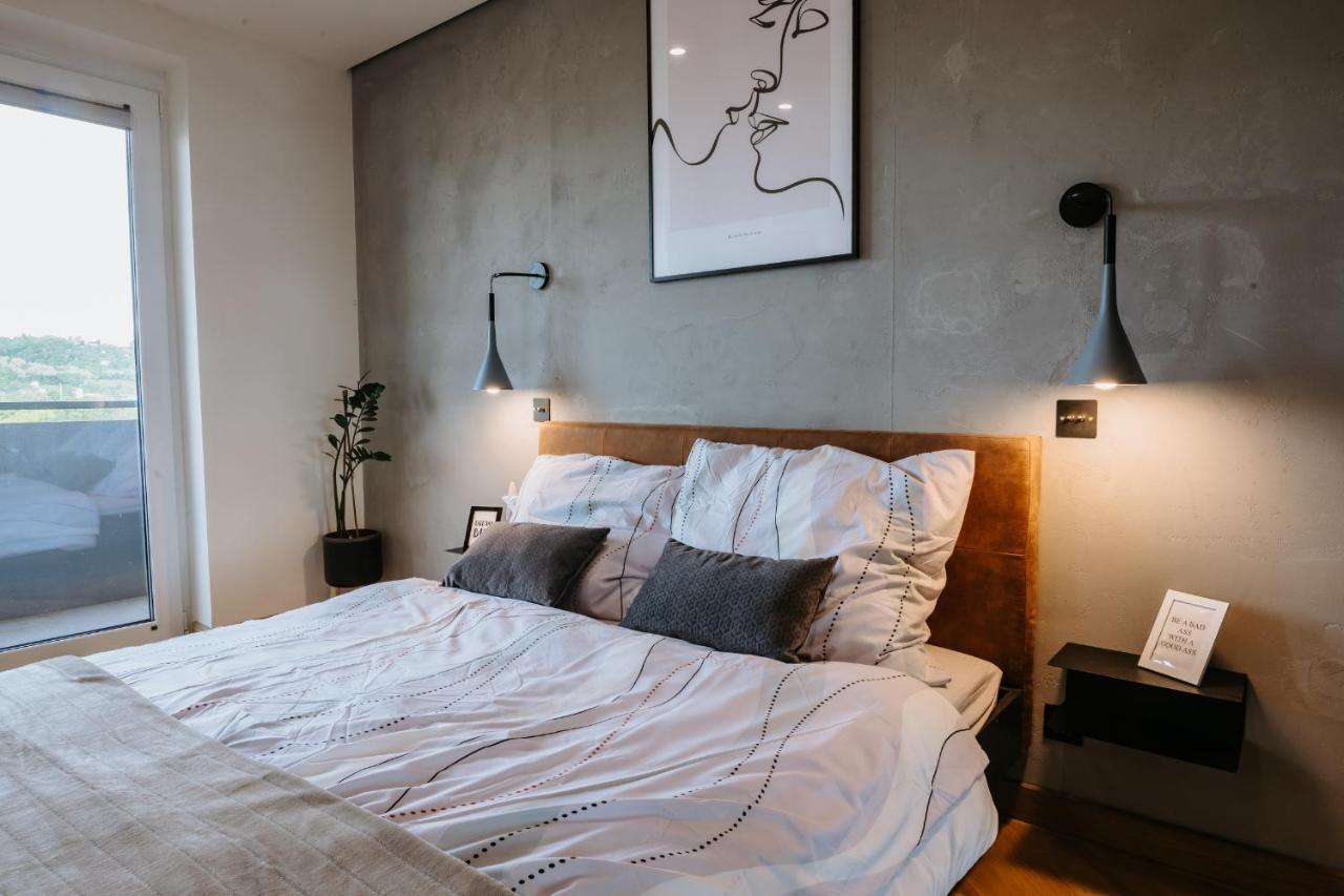 Minimalist Design Penthouse - Kosice Old Town Apartamento Exterior foto