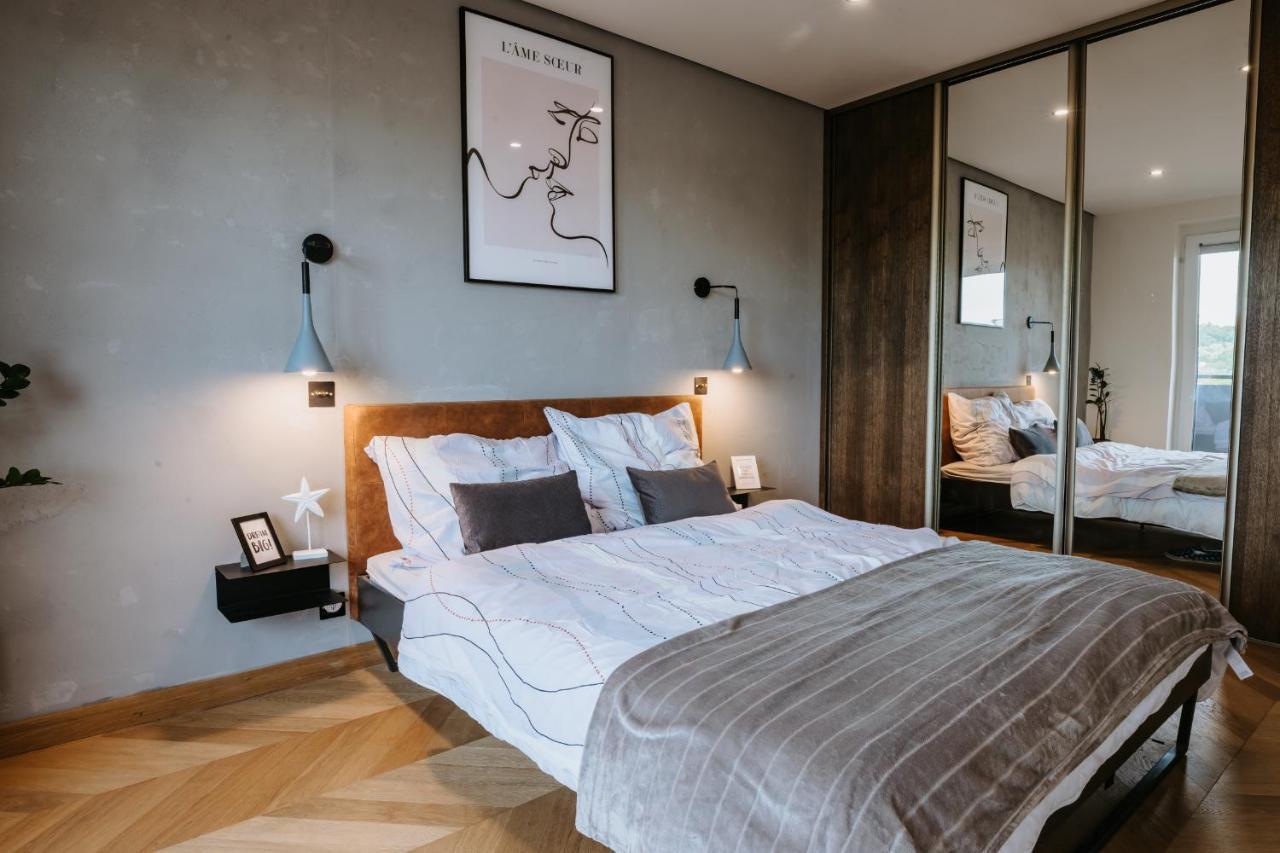 Minimalist Design Penthouse - Kosice Old Town Apartamento Exterior foto